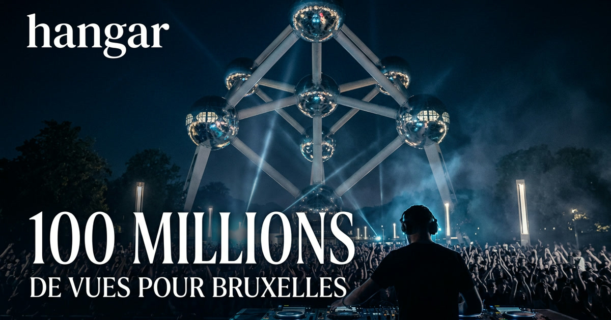 DJ devant une foule et l'Atomium illuminé, avec le titre Hangar, 100 millions de vues pour Bruxelles